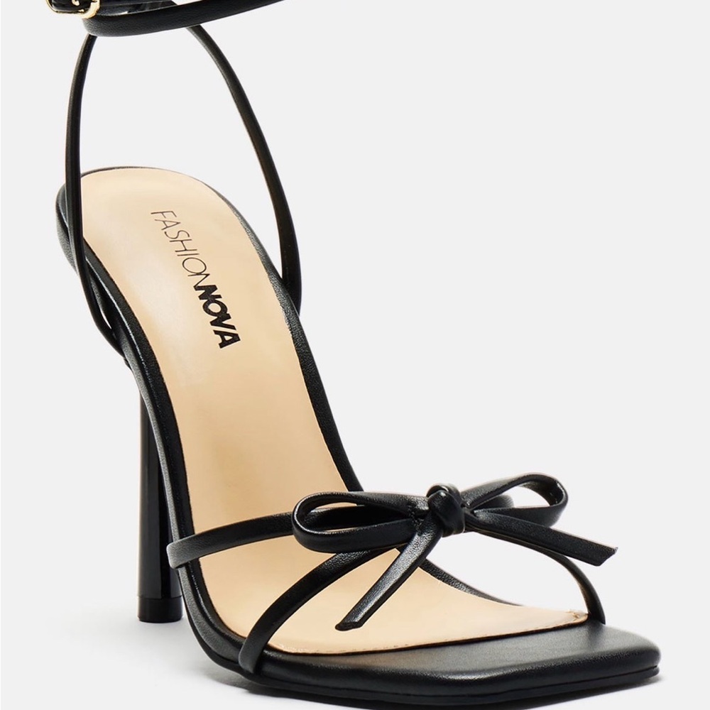 Fashion Nova Black Bow Accent Heels